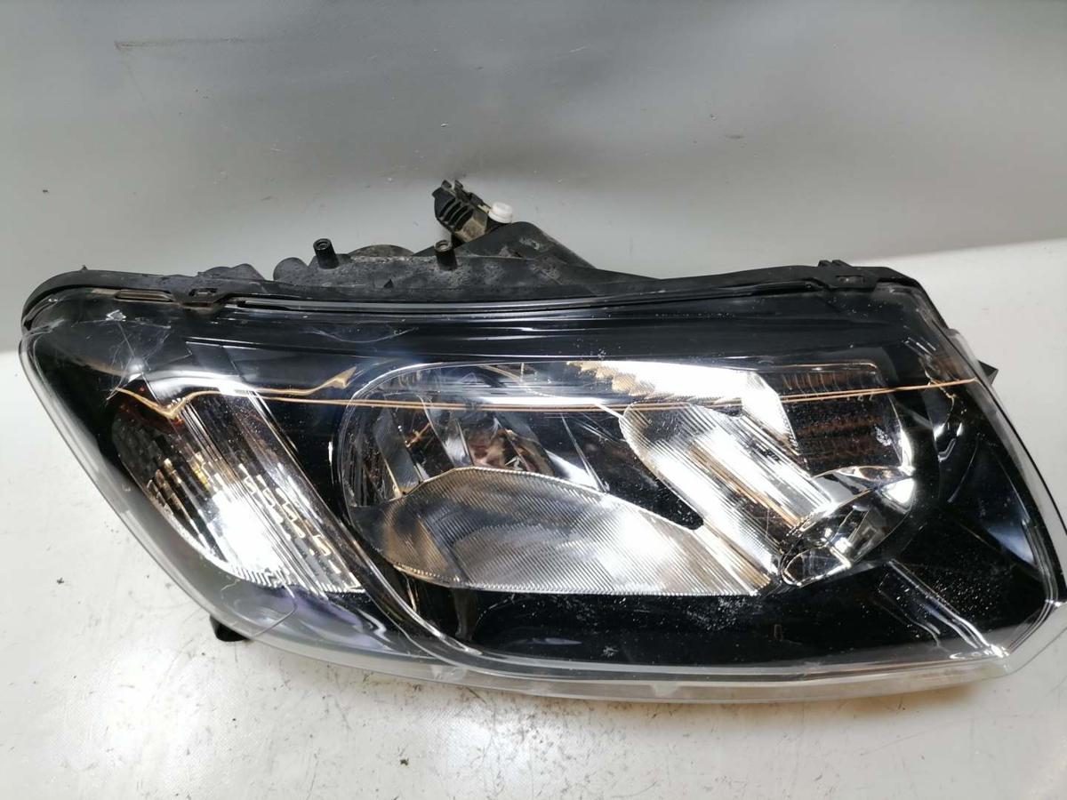 Dacia Sandero 2 original Scheinwerfer vorn rechts Halogen Halter oben abgebrochen Bj.2016